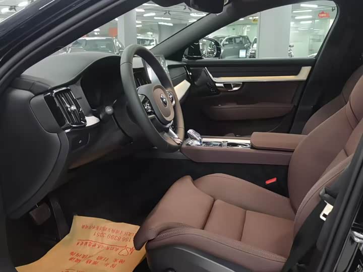 Фото 6 - Volvo S90