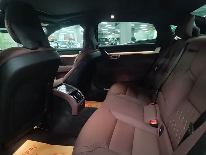 Фото 9 - Volvo S90