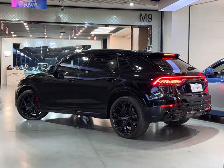 Фото 4 - Audi RS Q8