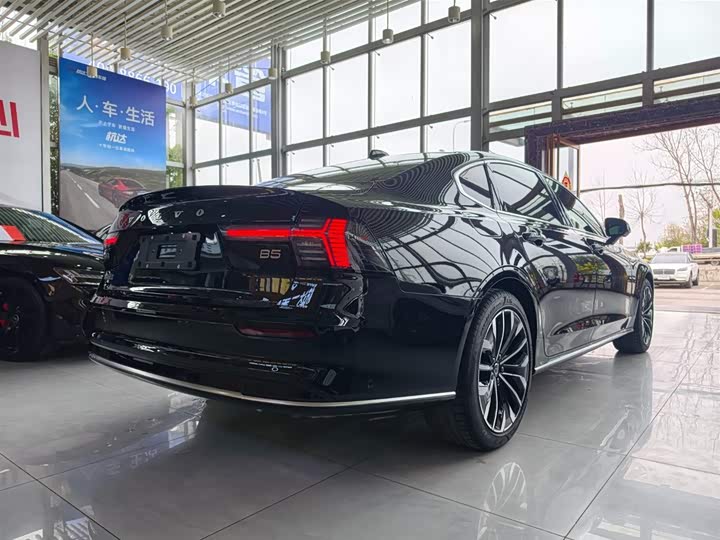 Фото 4 - Volvo S90