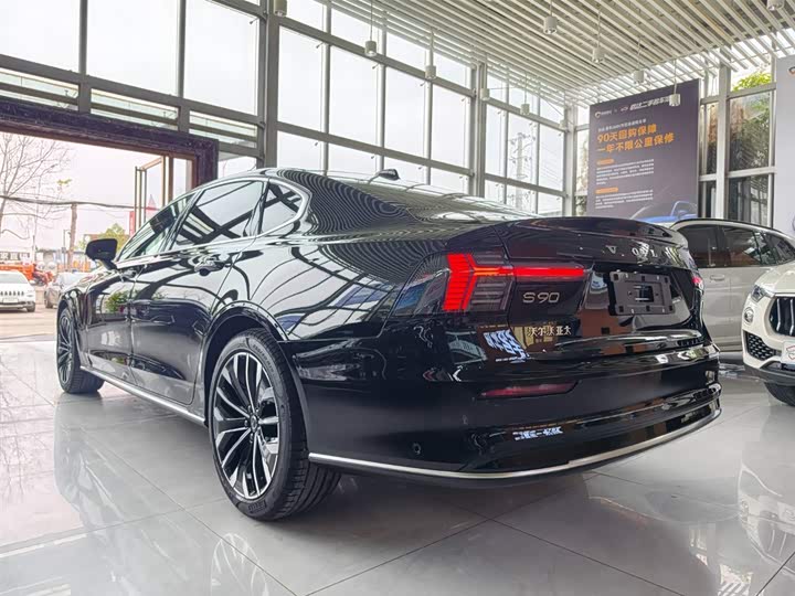 Фото 6 - Volvo S90