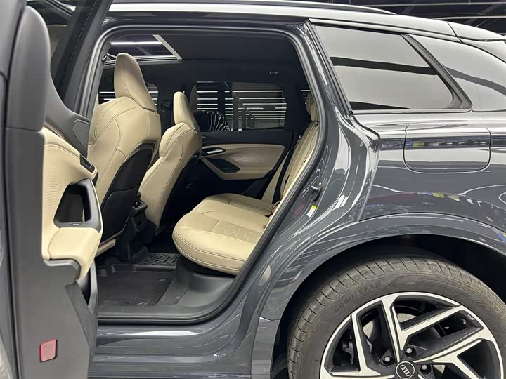 Фото 7 - Audi Q6L e-tron