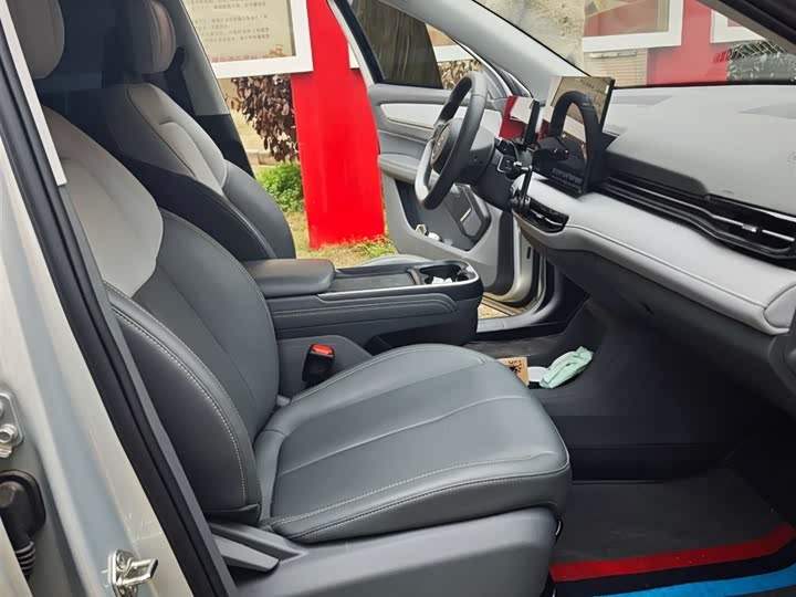 Фото 9 - Bestune 03