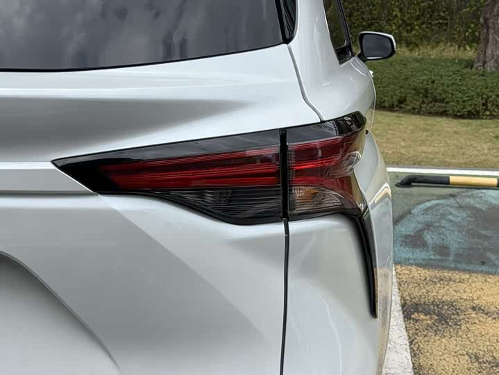 Toyota Sienna 2021 2021款 2.5L混动 尊贵版