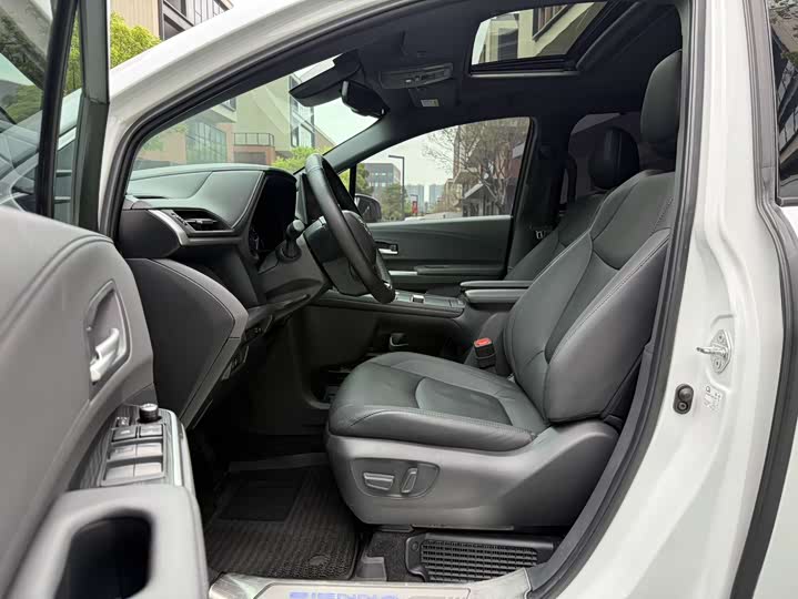 Toyota Sienna 2021 2021款 2.5L混动 尊贵版
