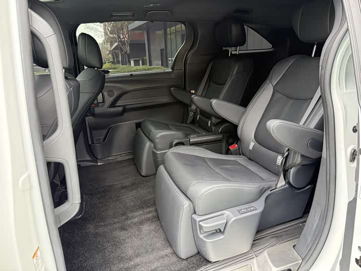 Toyota Sienna 2021 2021款 2.5L混动 尊贵版