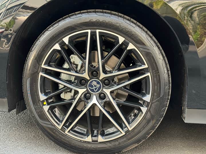 Фото 9 - BYD Han