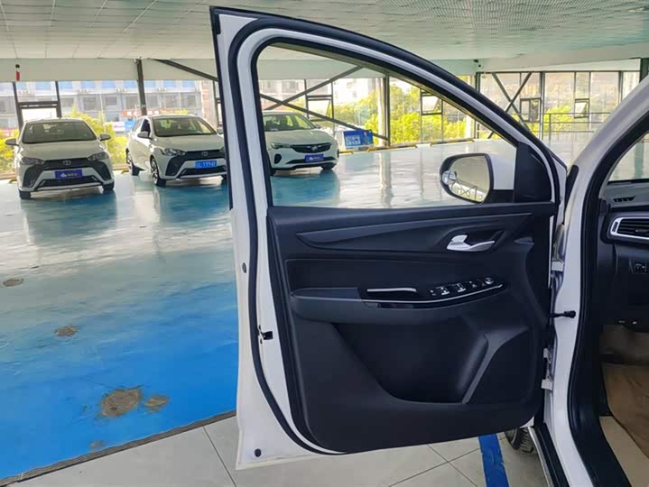 Baojun 730 2021 2021款 1.5T CVT时尚型 7座