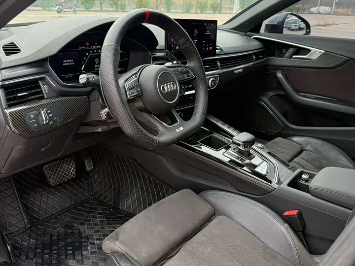 Фото 4 - Audi A4L
