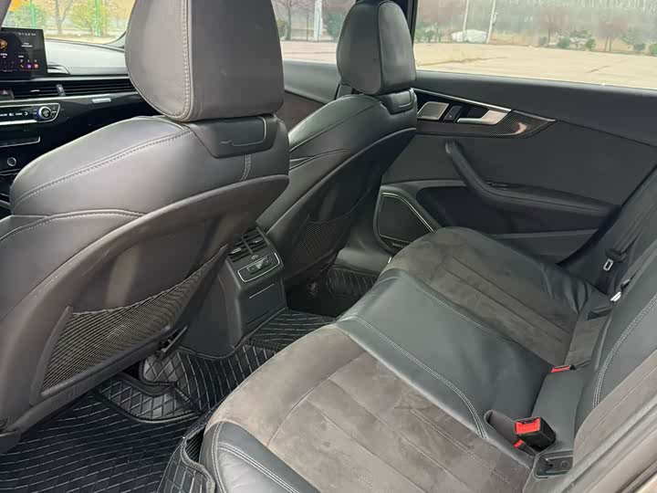 Фото 6 - Audi A4L