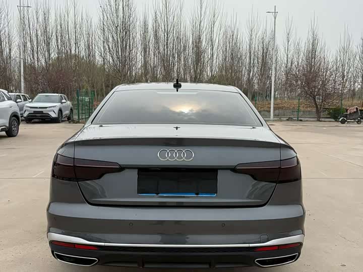 Фото 8 - Audi A4L