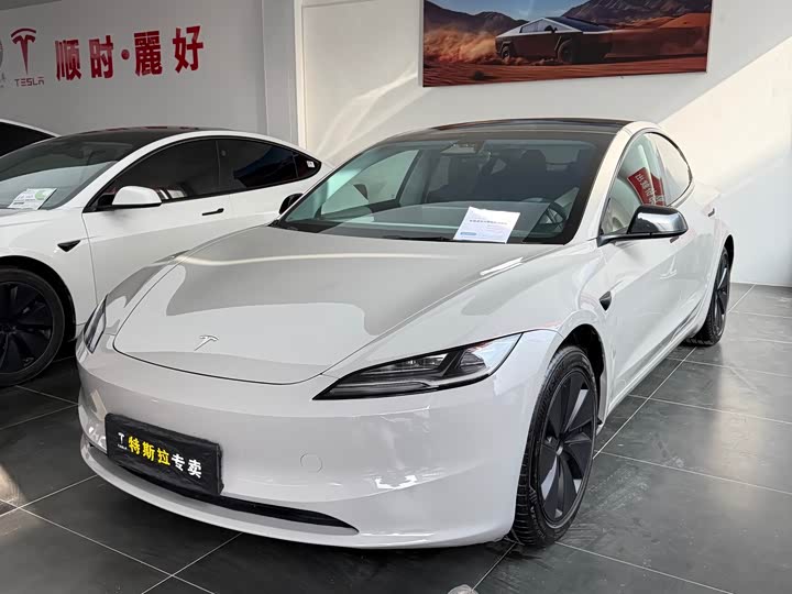 Фото 1 - Tesla Model 3