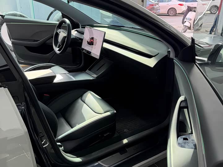 Фото 7 - Tesla Model 3