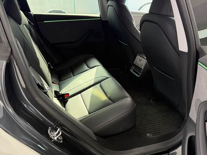 Фото 9 - Tesla Model 3