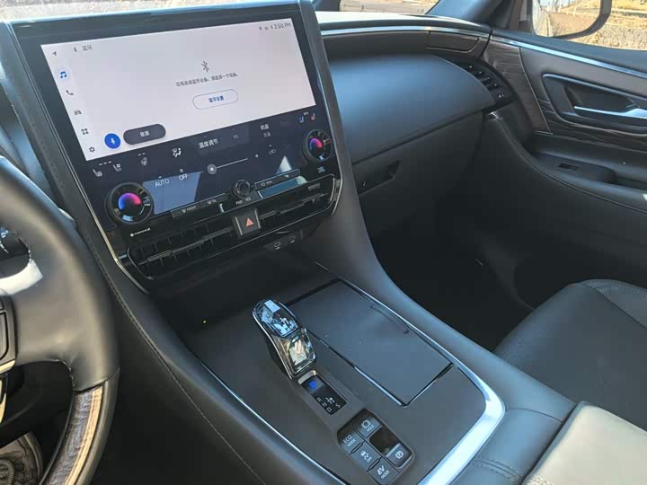 Фото 5 - Toyota Alphard