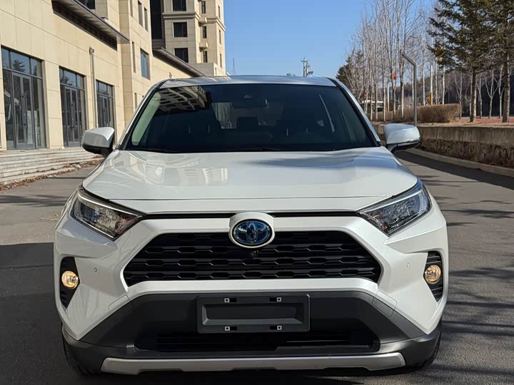 Фото 1 - Toyota RAV4