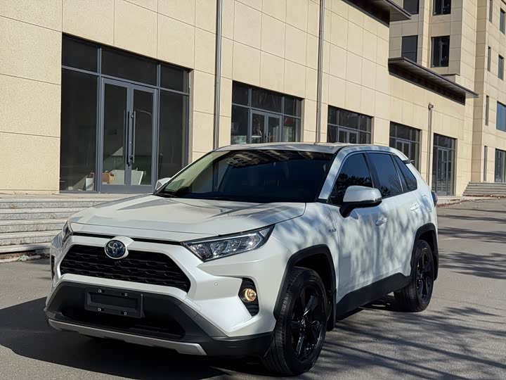 Фото 2 - Toyota RAV4