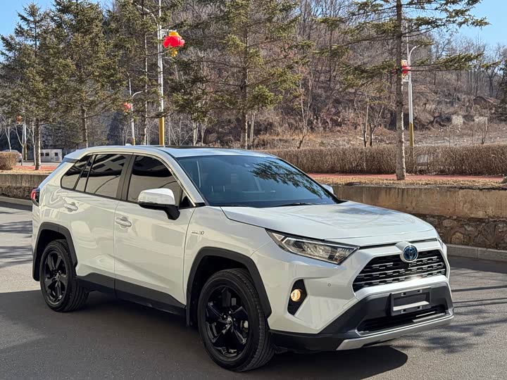 Фото 3 - Toyota RAV4