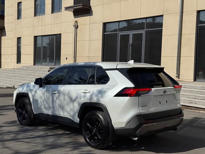 Фото 6 - Toyota RAV4