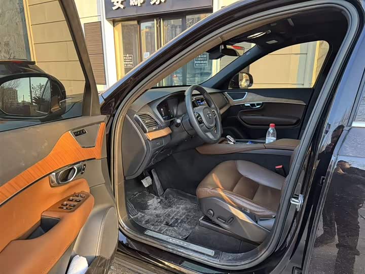 Photo 8 - Volvo XC90