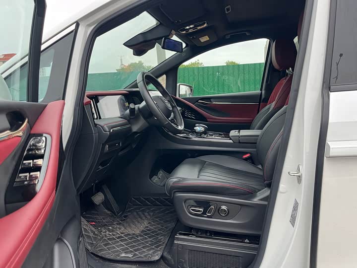 صورة 9 - GAC Trumpchi M8