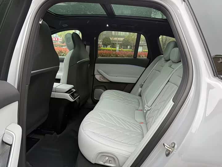 Фото 7 - Nio ES6