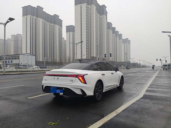 Фото 7 - Hongqi H6