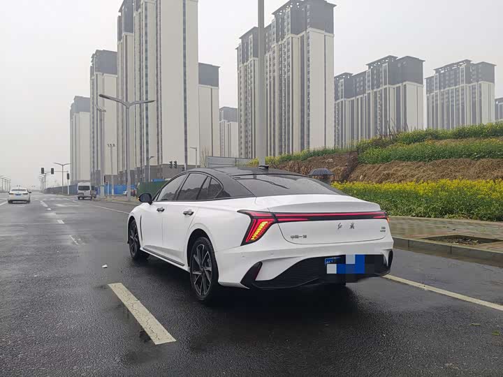 Фото 9 - Hongqi H6