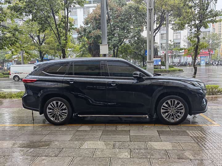 Фото 3 - Toyota Highlander