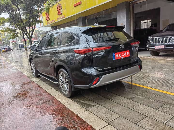 Фото 7 - Toyota Highlander