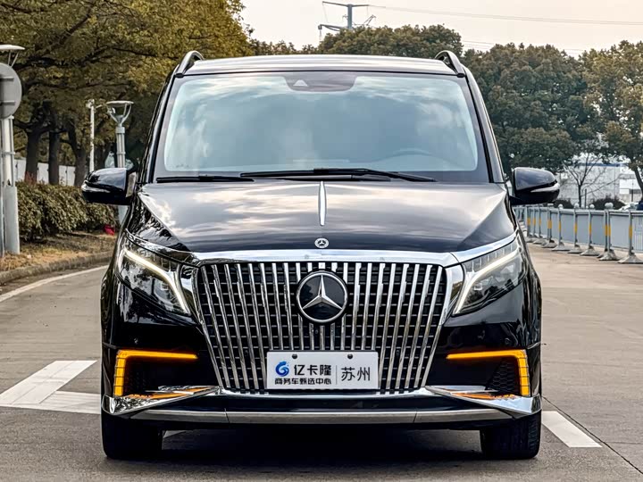 Photo 2 - Mercedes-Benz V-Class