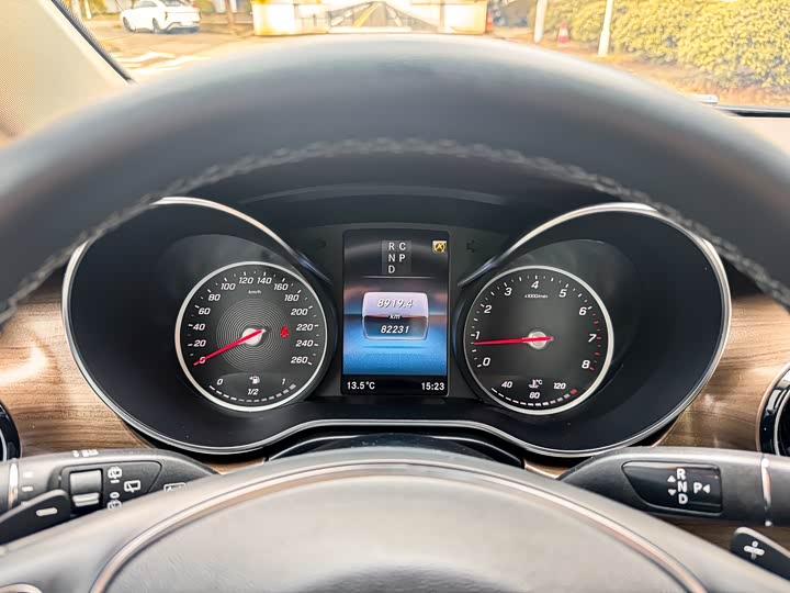 Photo 3 - Mercedes-Benz V-Class