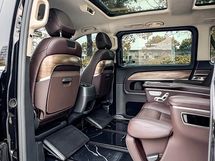 Photo 8 - Mercedes-Benz V-Class