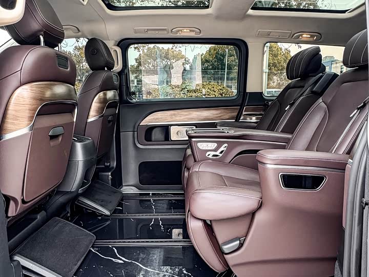 Photo 9 - Mercedes-Benz V-Class