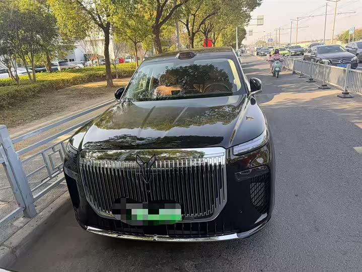 Фото 1 - Voyah Taishan