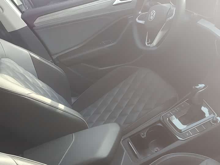 Photo 5 - Volkswagen Sagitar L