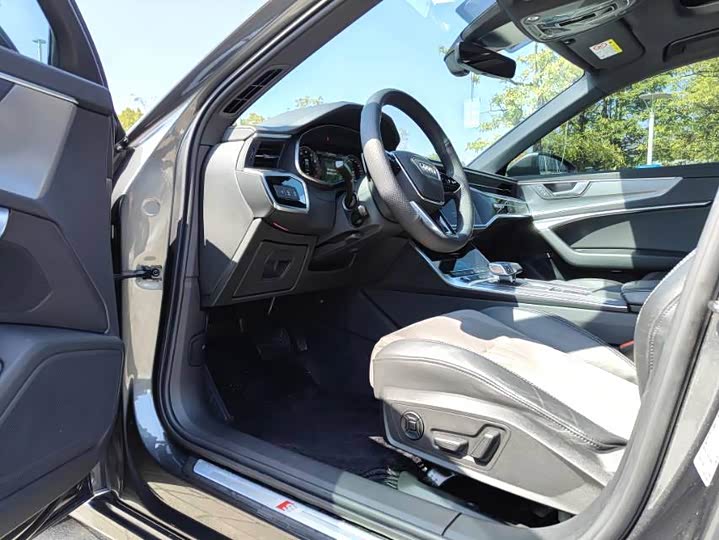 Фото 4 - Audi A6L