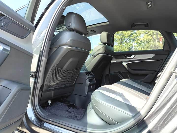 Фото 5 - Audi A6L