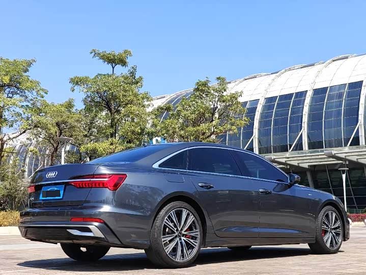 Фото 7 - Audi A6L