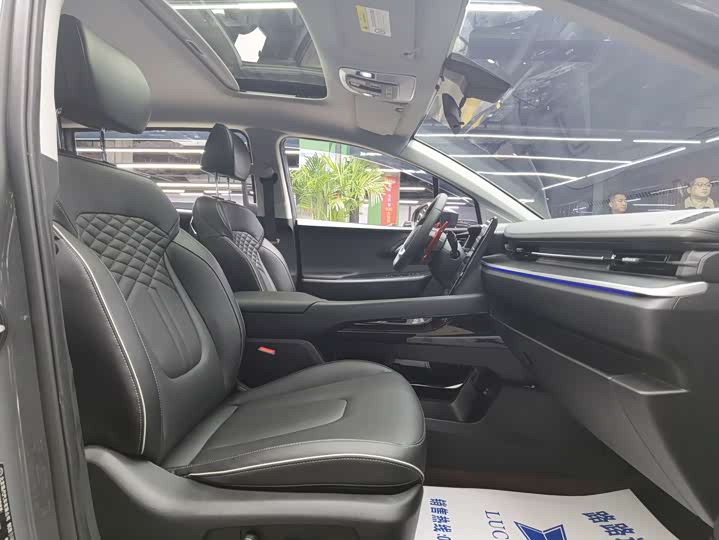 Photo 8 - Hyundai Custo