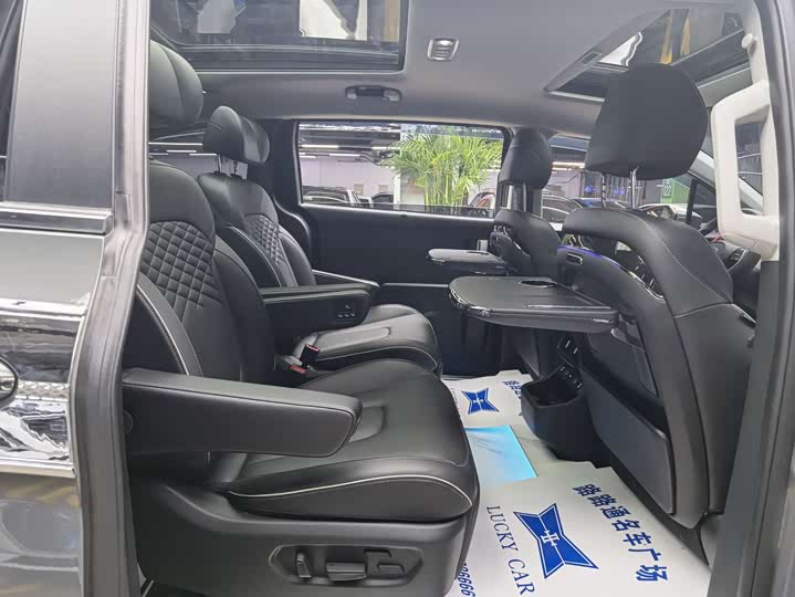 Photo 9 - Hyundai Custo