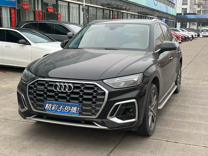 Фото 1 - Audi Q5L