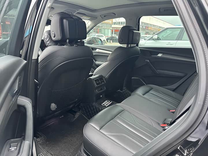 Фото 6 - Audi Q5L