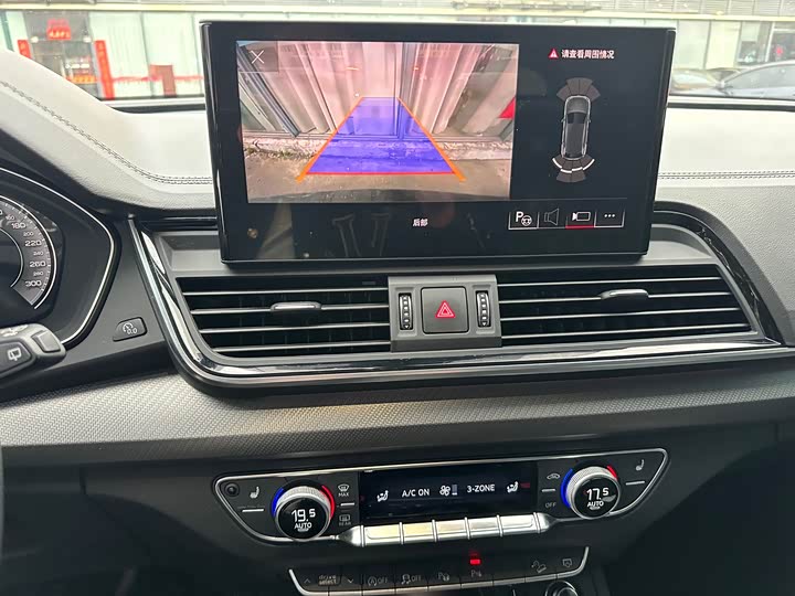 Фото 7 - Audi Q5L