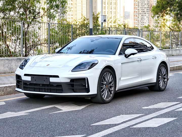 Photo 1 - Porsche Panamera