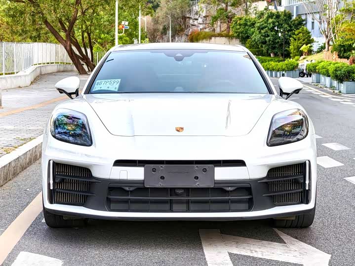 Photo 2 - Porsche Panamera