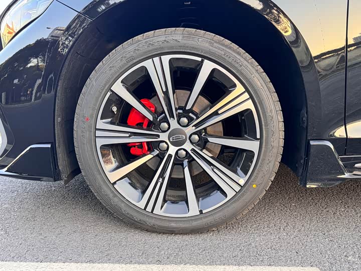 Фото 8 - Geely Preface