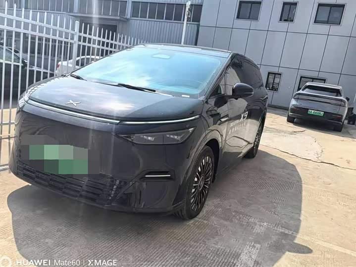 Фото 1 - XPeng X9