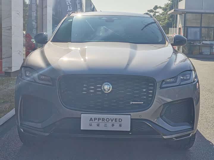 Фото 2 - Jaguar F-Pace