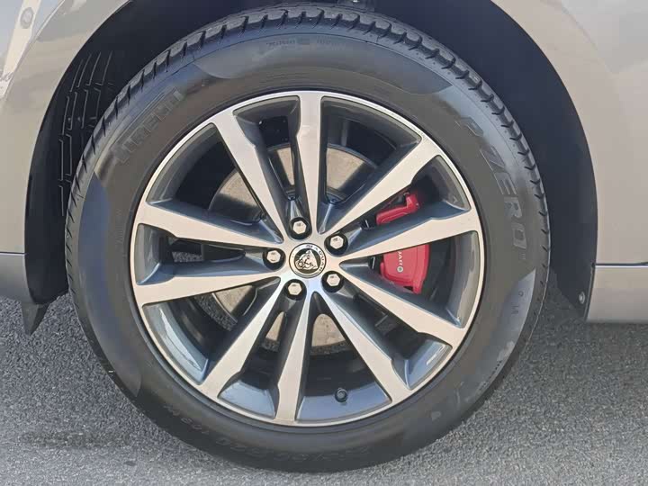 Фото 6 - Jaguar F-Pace